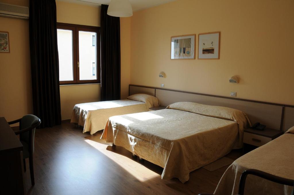 Hotel Barbieri Altomonte Phòng bức ảnh