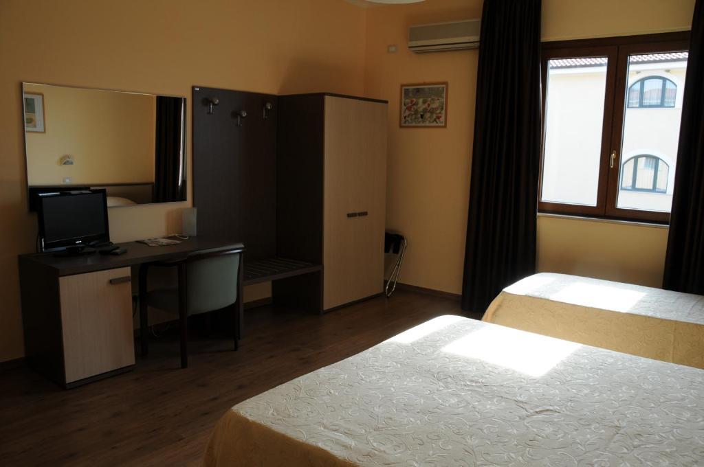 Hotel Barbieri Altomonte Phòng bức ảnh