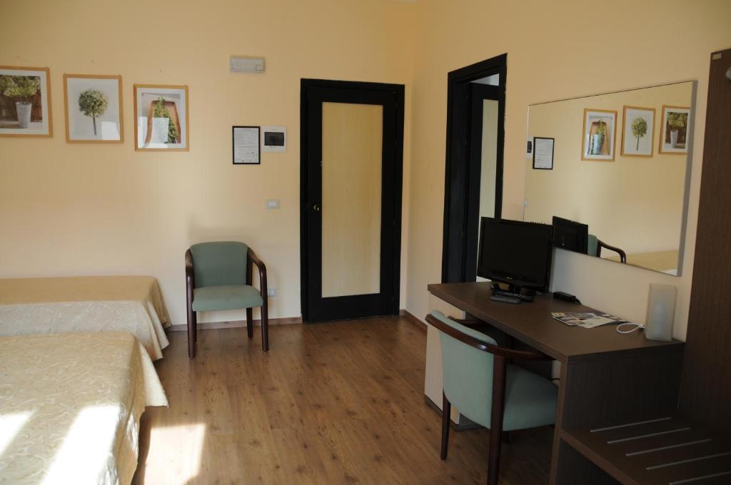 Hotel Barbieri Altomonte Phòng bức ảnh