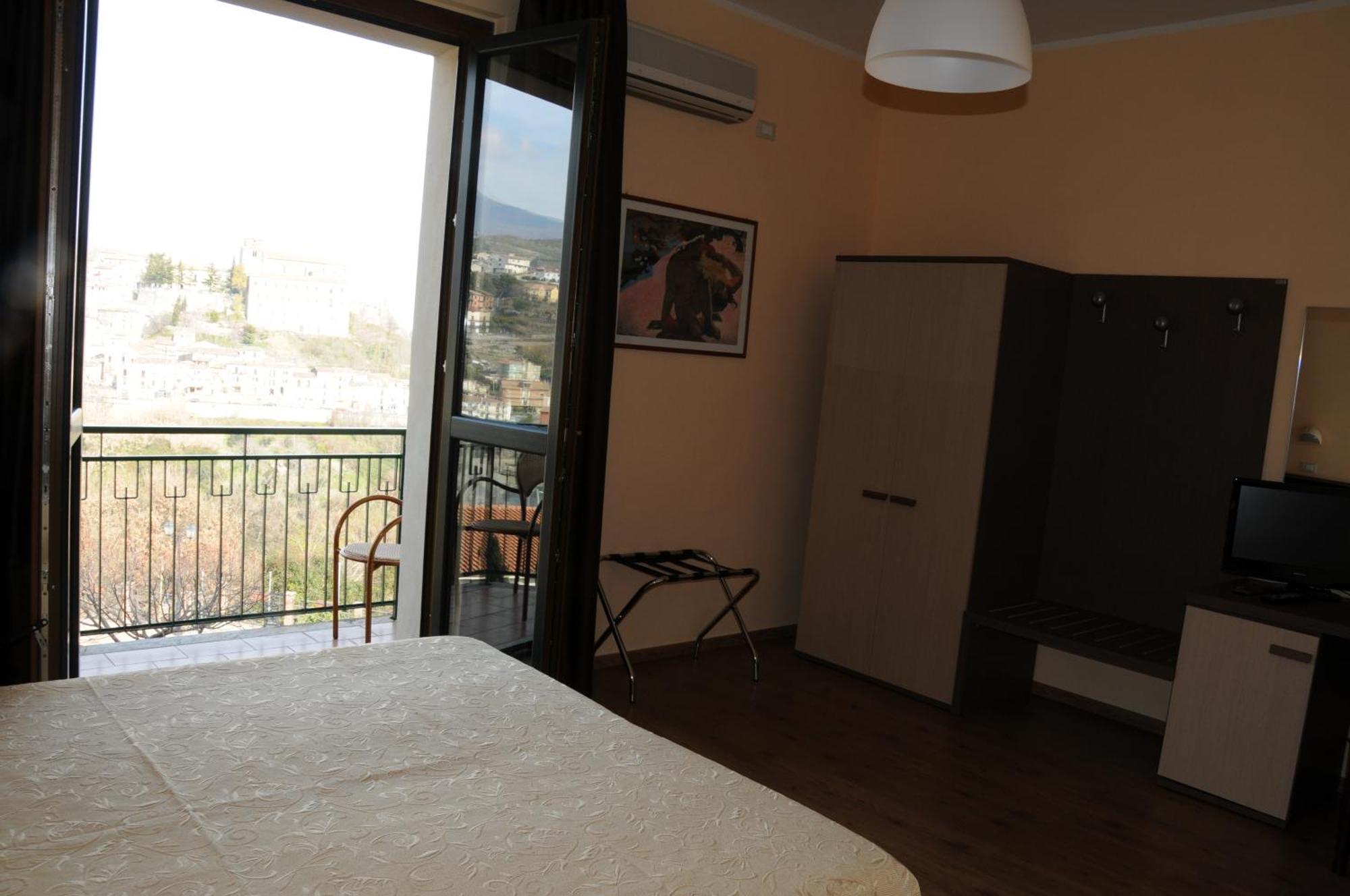 Hotel Barbieri Altomonte Ngoại thất bức ảnh